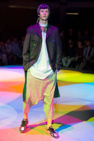 Look 18
